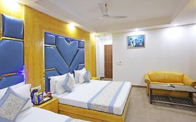 Hotel Preet Palace -5 Mints Walk From Nizamuddin Railway Station